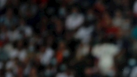 El dorsal 7 respondió con gol y asistencia a los pitos iniciales en su propio estadio.