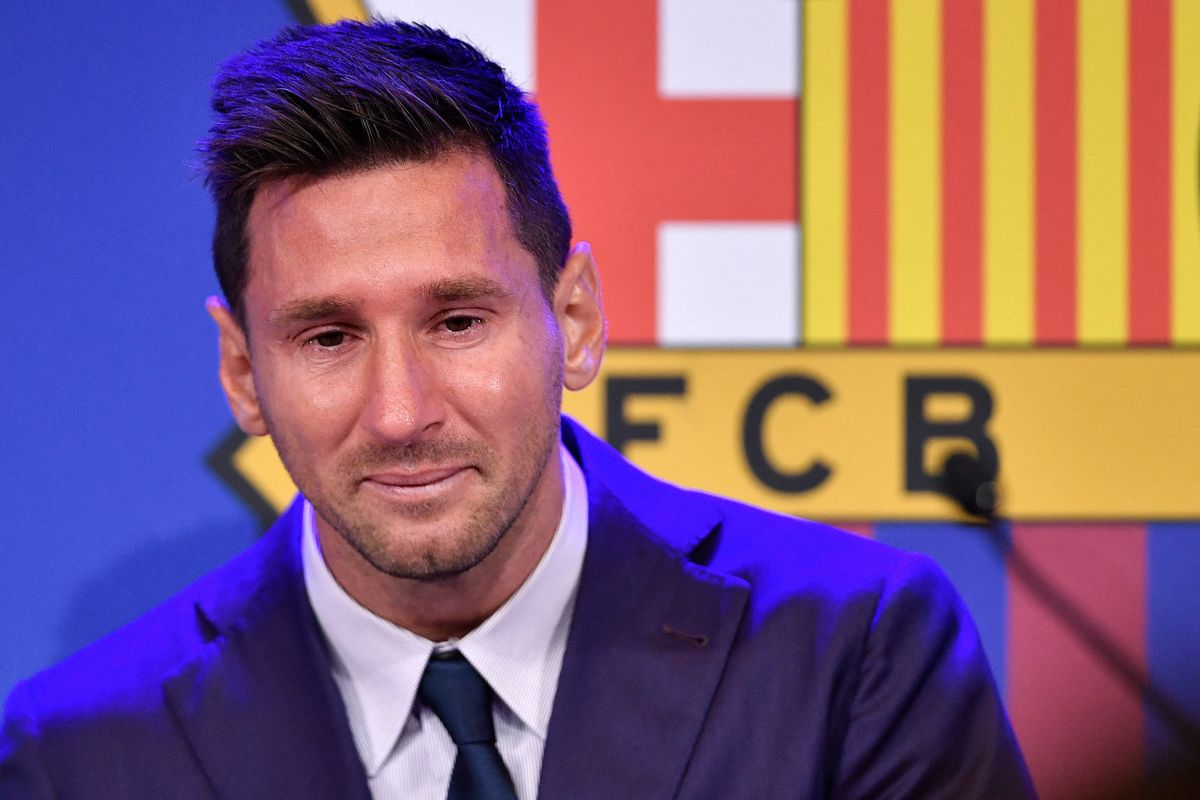 The saddest farewell: Messi cries non-stop in his goodbye to Barcelona ...