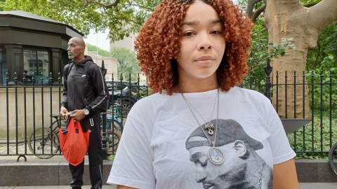 La dominicana Melania Brown perdió a su hermana en un procedimiento de castigo en Rikers Island. Ahora presiona para que levanten estos castigos.