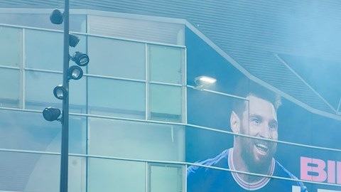 La afición le está demostrando a Messi que eligió bien.