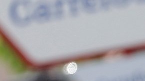 Miguel Ángel López llega a meta en la undécima etapa de la Vuelta a España, este miércoles entre Antequera y Valdepeñas de Jaén.