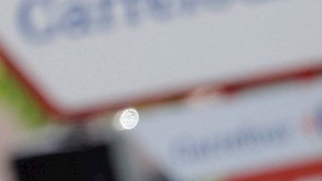 Miguel Ángel López llega a meta en la undécima etapa de la Vuelta a España, este miércoles entre Antequera y Valdepeñas de Jaén.