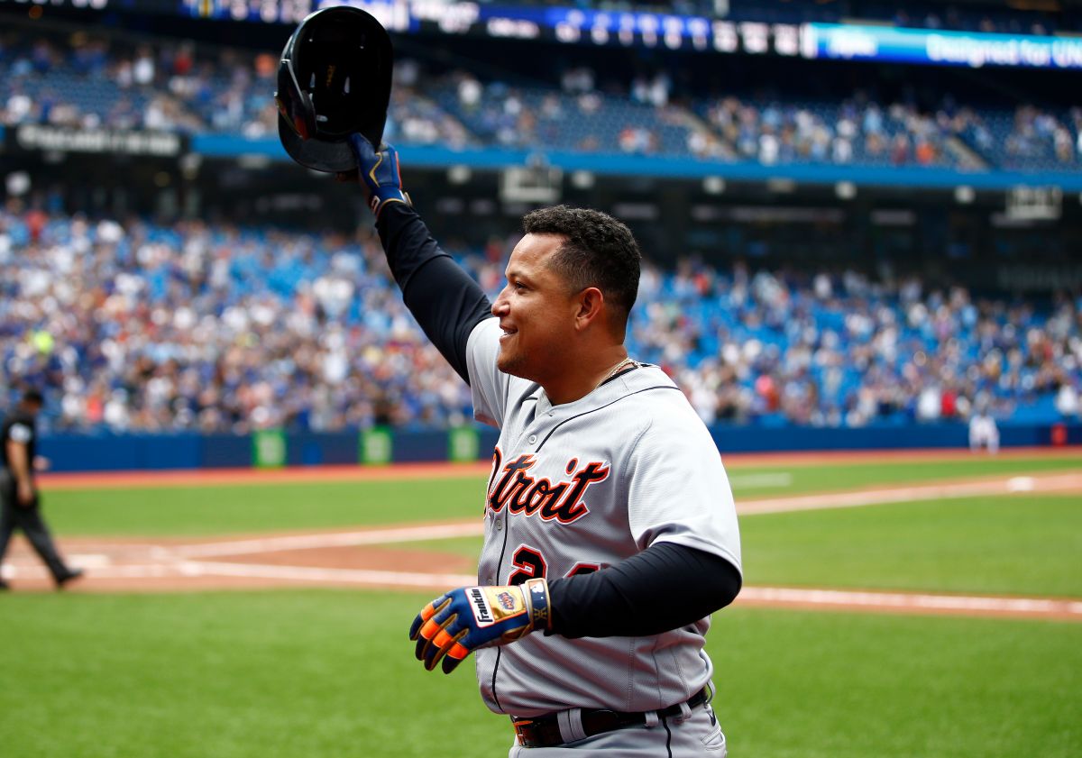Venezuelan Miguel Cabrera hit his 500th home run and joined a select Latino club in MLB history [Video]