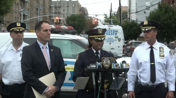 El NYPD dio a una conferencia de prensa sobre los hechos.