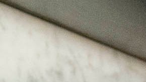 Paris Hilton usa utensilios de cocina de lujo con cristales de Swarovski en su programa de Netflix.