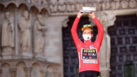 Roglic se vistió de rojo desde el primer día en España.