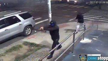 El NYPD dio a conocer el video del ataque en Queens.