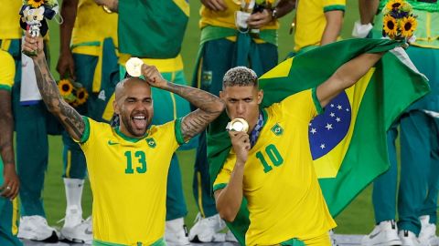 Richarlison fue el goleador y Dani Alves el capitán de Brasil en Tokio.