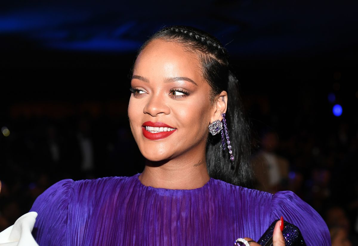 Pictures of Rihanna shopping for clothes at Target have sparked speculation about the gender of her baby