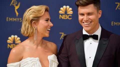 Scarlett Johansson y Colin Jost andan de cabeza con su bebé recién nacido, Cosmo.