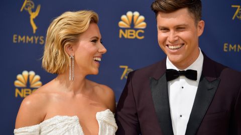 Scarlett Johansson y Colin Jost andan de cabeza con su bebé recién nacido, Cosmo.