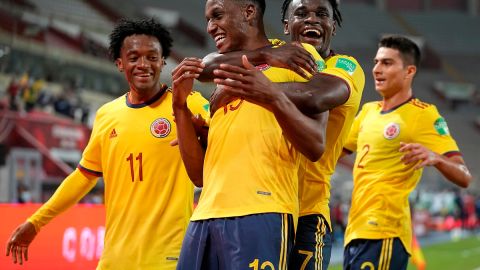 Yerry Mina liderará nuevamente la defensa, pero no estará Zapata en ataque.