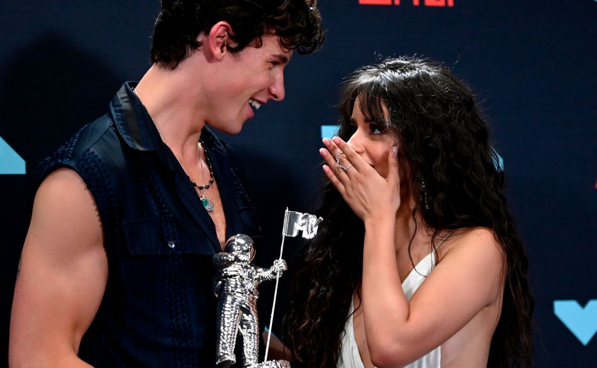 Camila Cabello Y Shawn Mendes Son Captados Besándose En Coachella El Diario Ny