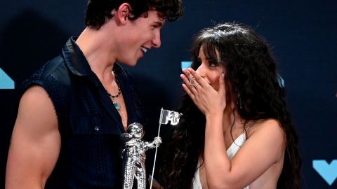 Camila Cabello dice que Shawn Mendes fue su príncipe encantado en la vida real durante las grabaciones de Cinderella.