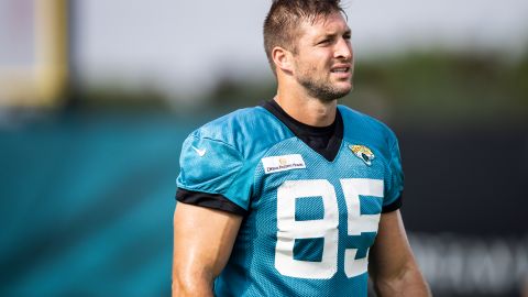 Tim Tebow es cortado de Jacksonville