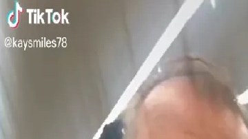 VIDEO: Será mejor que aprendas nuestro idioma, exbombero racista le grita a hispana en Walmart Nebraska