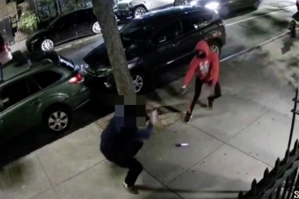 VIDEO: Delincuente le dispara a víctima durante asalto en Nueva York