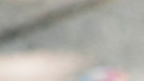 El indignante momento en el que le arrojan agua a anciana que vendía artesanías en la calle