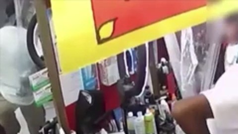 El robo sucedió en "ET Barbershop", East 183rd St., NYC.