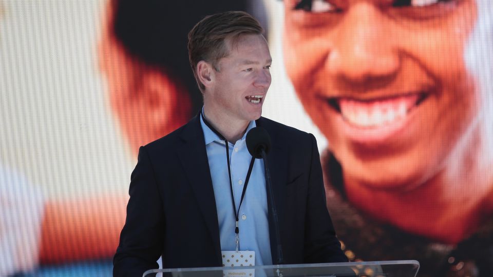 El CEO de McDonald’s gana 1,100 veces más que sus empleados comunes