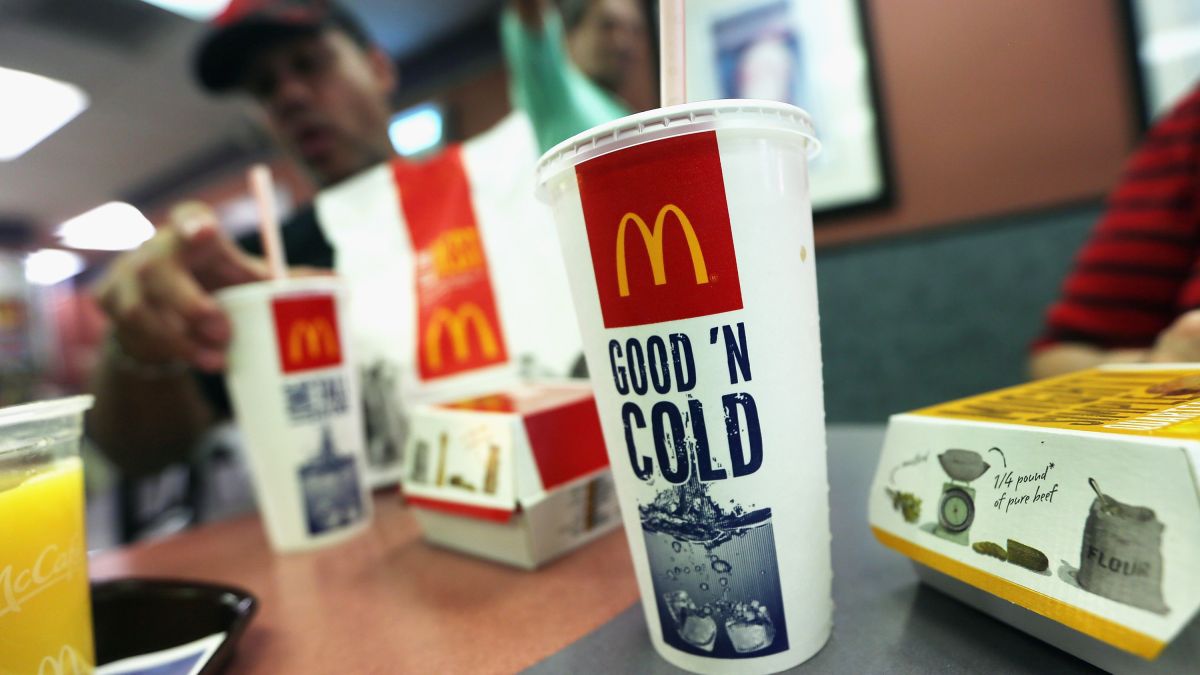 McDonald’s: he spills a Coke in the self-service and now he demands them