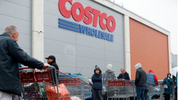 Otros clientes han dado a conocer que Costco ya puso límites a la cantidad de paquetes de papel higiénico que cada persona puede comprar.