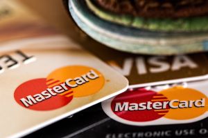 Mastercard se convertirá en la primera compañía de tarjetas en eliminar el uso de bandas magnéticas