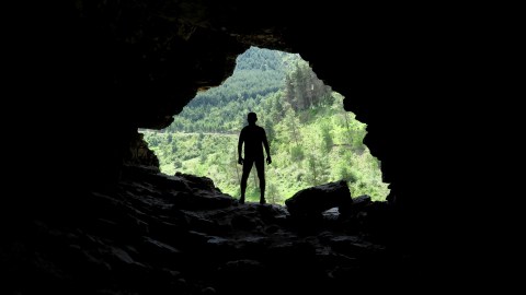Vive en una cueva hace 20 años