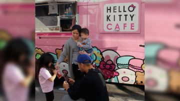 El camión de Hello Kitty estará ofreciendo productos de la nueva temporada 2021.