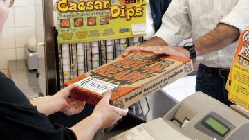Little Caesars estará regalando las pizzas pizza ExtraMostBestest Pepperoni y la tradicional de queso.