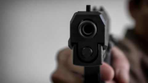 Novio protagoniza tiroteo después de su boda