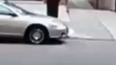 El falso obrero captado en la escena.