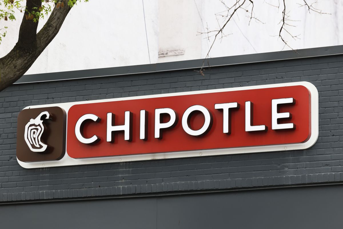 Chipotle employee fired in Baltimore for assaulting customer with scissors