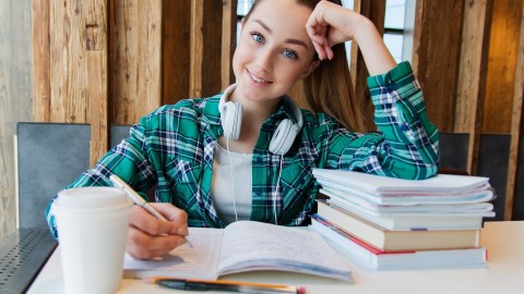 Se espera que todos los préstamos estudiantiles de las personas elegibles se cancelen para finales de año.