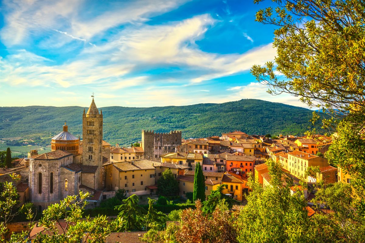 The medieval town in Italy where houses are sold for $ 1