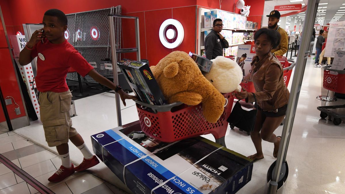 Libros, bolsos y otros productos más son algunos de los que no debes comprar en Target.