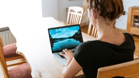 Dos tercios de los empleados dijeron que podrían considerar volver a las oficinas si la empresa hace obligatoria la aplicación de la vacuna.