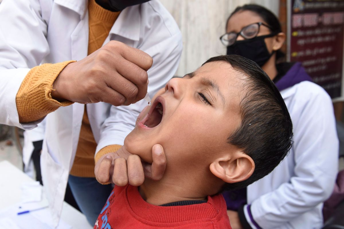 Vacunación contra la poliomielitis.
