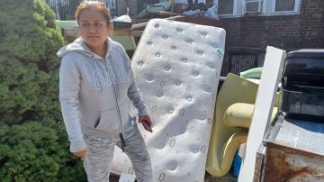 Miles de residentes de Queens perdieron todos sus muebles y electrodomésticos por las inundaciones.