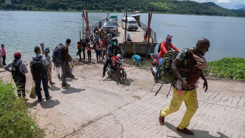 Migrantes haitianos huyen del estado mexicano de Chiapas en peligrosas rutas