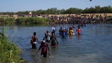 Thousands of migrants encamped in Del Rio, Texas, USA