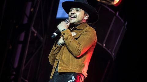 Christian Nodal durante su actuación en El Evento 40, celebrado en el Foro Sol