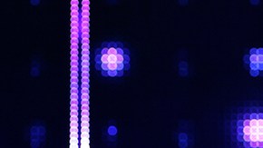 Adamari López junto a William Levy en la mesa de jueces de Así se Baila de Telemundo.