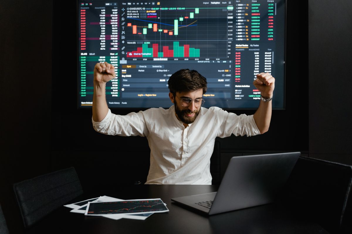 Jobs that pay more than $ 100,000 annually and with the most growth in the next 10 years Jobs that pay more than $ 100,000 annually and with the most growth in the next 10 years