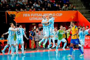 Argentina ganó épico duelo a Brasil para meterse en la final del Mundial de Futsal de Lituania