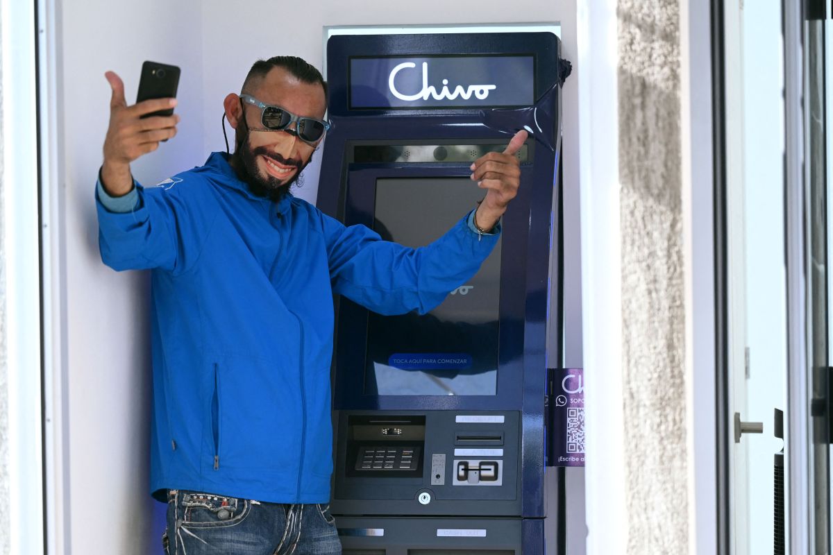 El Salvador takes the risk and adopts bitcoin as its national currency