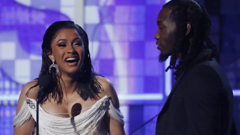 Offset, marido de Cardi B, pasó el susto de su vida mientras le hacía piojito a un León.