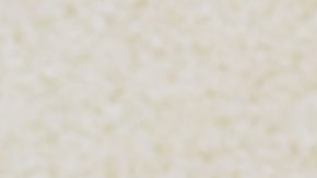 Chiquis Rivera menea las boobies con un top de birllatina frente a un espejo.