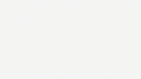 Ángela Aguilar asegura su cabello.