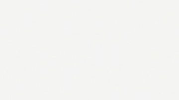 Ángela Aguilar asegura su cabello.